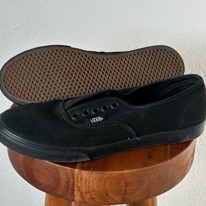 black authentic vans size 5.5 men’s 7 women’s